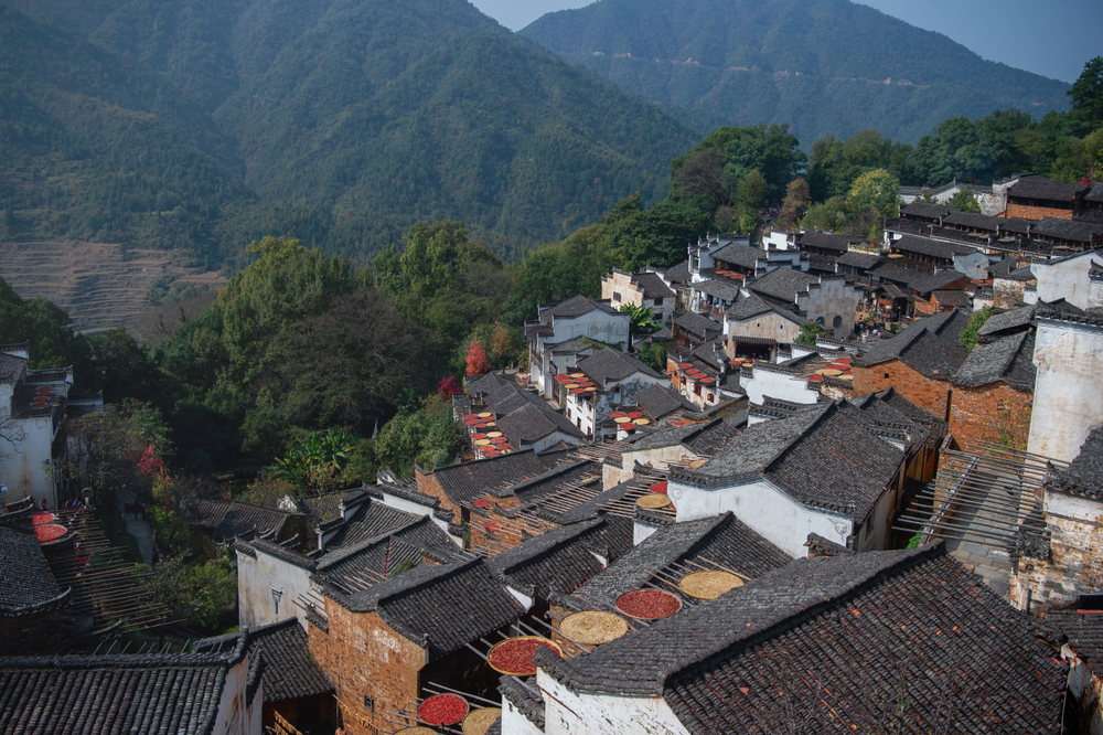 Ngôi làng cổ Trung Quốc lấy thực phẩm phơi khô làm điểm nhấn du lịch - Ảnh 2.