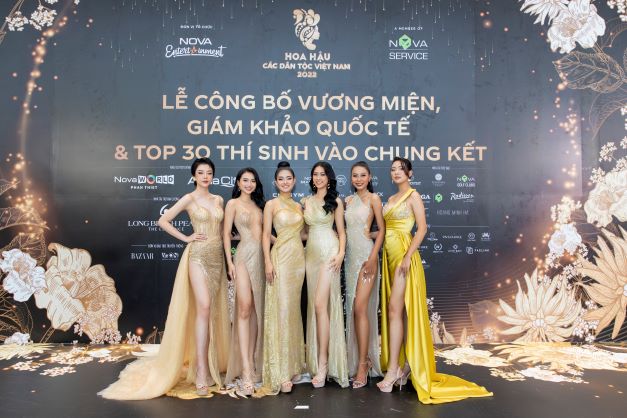 Ngắm vương miện được kết 54 loài hoa từ ngọc trai của  Hoa hậu các dân tộc Việt Nam - Ảnh 4.