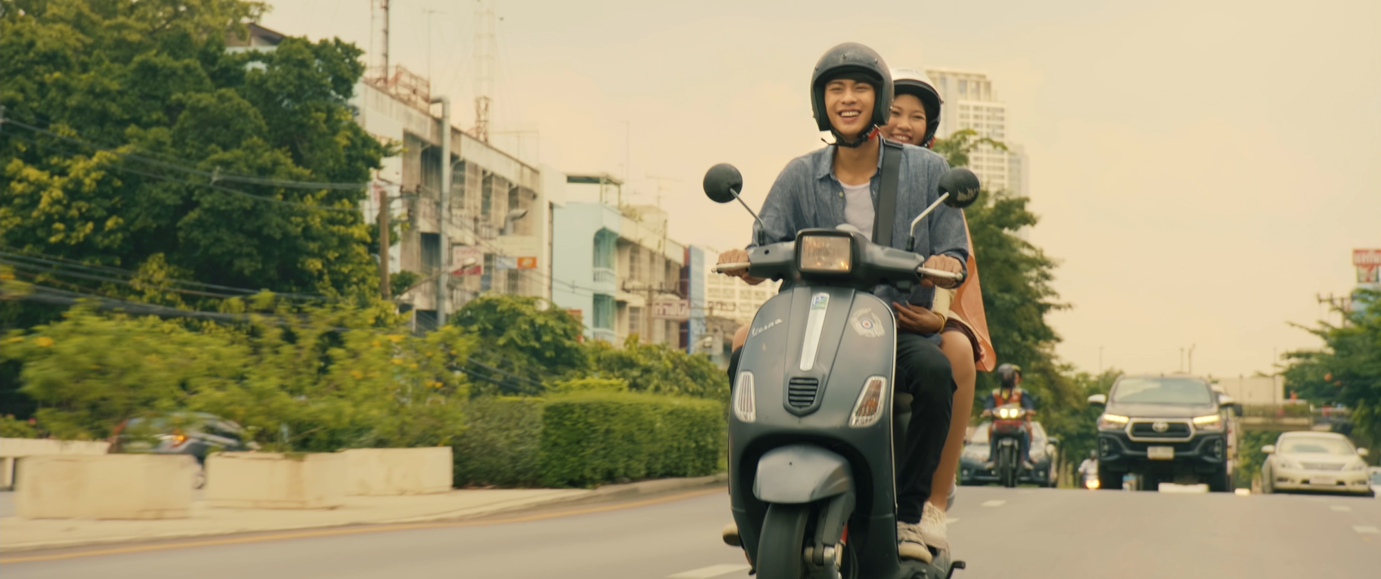 Người tình ca sĩ Lệ Quyên xuất hiện cùng dàn nam thần Việt - Thái trong phim điện ảnh - Ảnh 2.