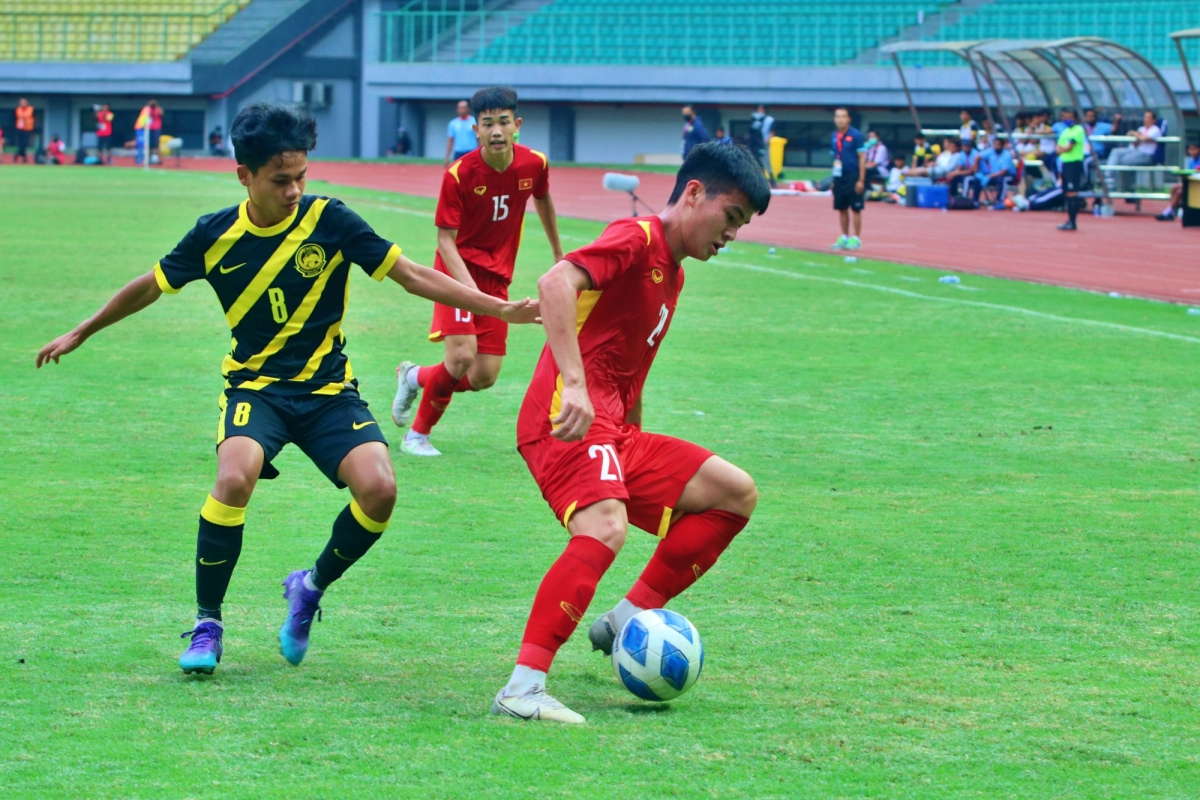 Hàng thủ &quot;mơ ngủ&quot;, U19 Việt Nam nhận trái đắng trước U19 Malaysia - Ảnh 3.