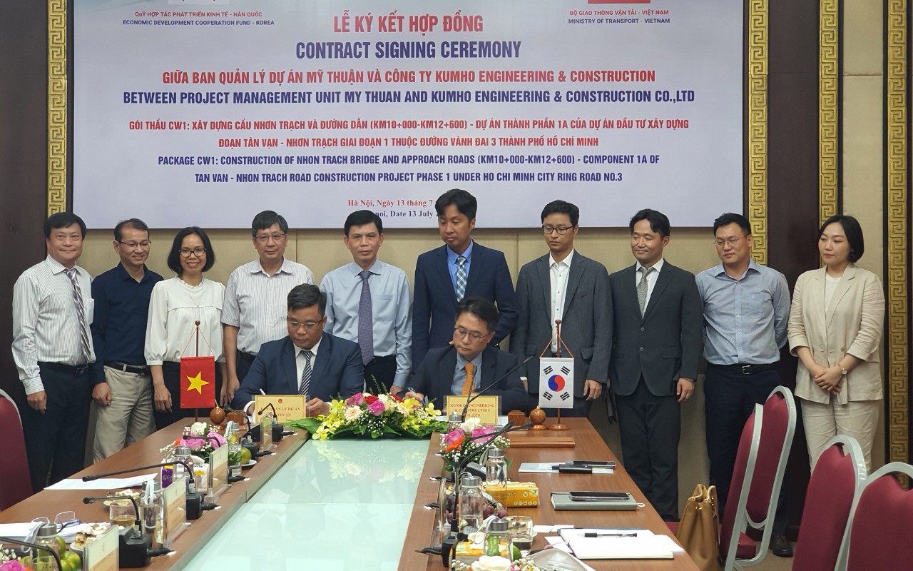 Ký hợp đồng hơn 1.800 tỷ đồng xây cầu Nhơn Trạch thuộc dự án Vành đai 3 TP.HCM - Ảnh 1.