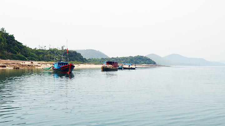 Gọi là sông, nhưng lạ kỳ, sông Mang ở Quảng Ninh lại nằm trôi trên mặt biển - Ảnh 3.