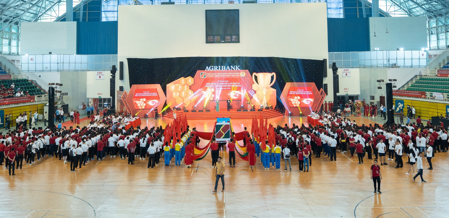 Tưng bừng Lễ Khai mạc Hội thao Agribank lần thứ IX năm 2022 khu vực TP.HCM - Ảnh 2.