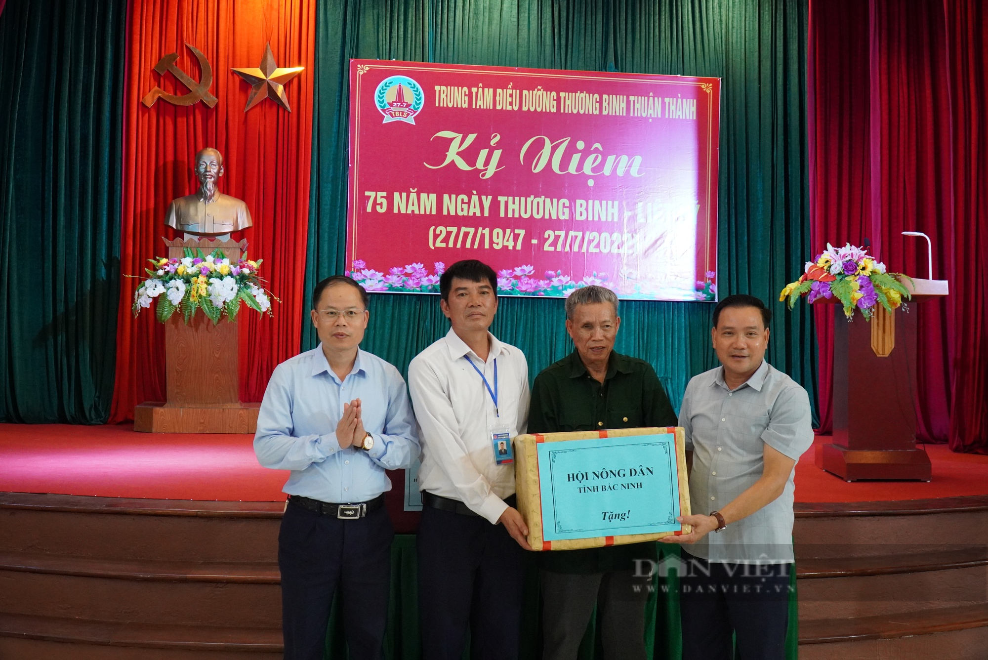 Phó Chủ tịch T.Ư Hội NDVN Nguyễn Xuân Định thăm, tặng quà Trung tâm Điều dưỡng thương binh Thuận Thành - Ảnh 5.