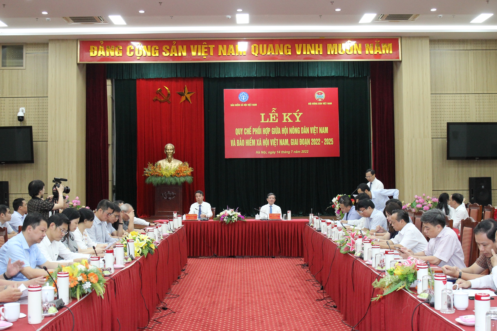 Hội Nông dân Việt Nam và Bảo hiểm xã hội Việt Nam ký quy chế phối hợp giai đoạn 2022-2025 - Ảnh 2.