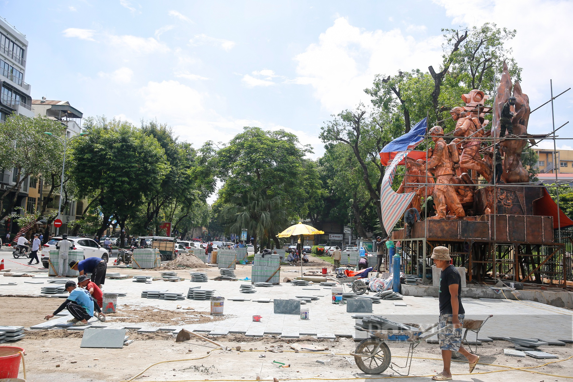 Tranh cãi về cụm tượng đài CSGT, PCCC ở Công viên Thống Nhất – Hà Nội: Sao chép và lắp ghép khiên cưỡng? - Ảnh 3.