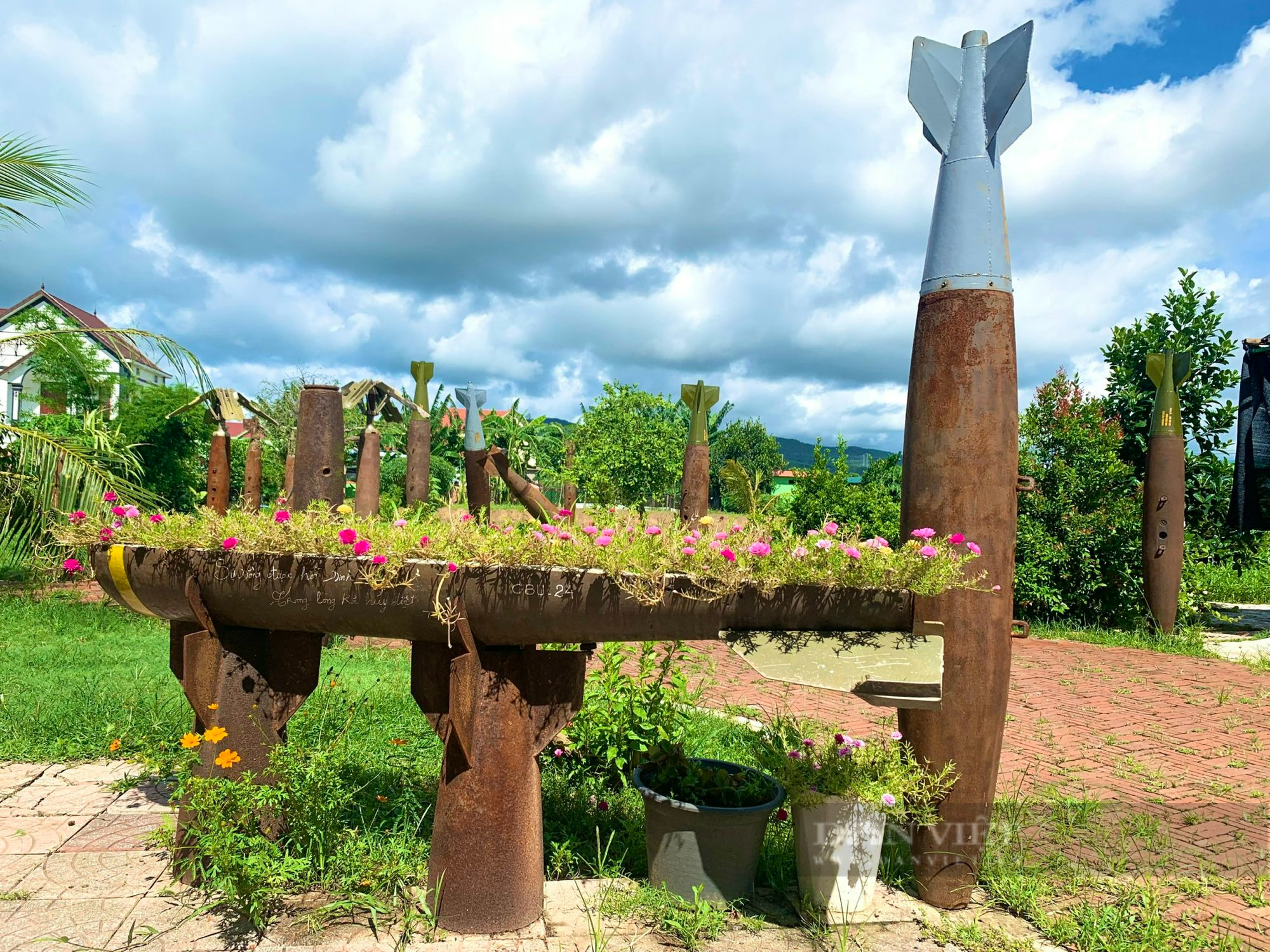 Cựu chiến binh có bộ sưu tập vỏ bom &quot;khủng&quot;, luôn miễn phí đón tiếp học sinh - Ảnh 5.