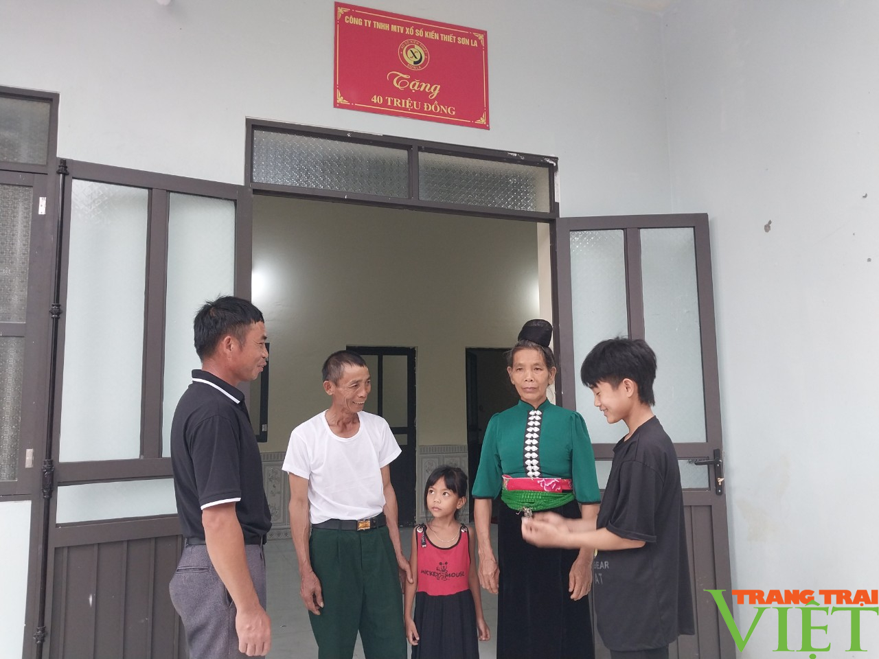 Sơn La: Đề án huy động nguồn lực hỗ trợ hộ nghèo khó khăn về nhà ở, giúp người dân an cư lạc nghiệp - Ảnh 1.