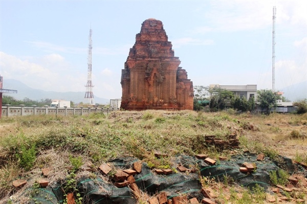 Ninh Thuận: Tháp Po Klong Garai và tháp Hòa Lai trở thành điểm đến tham quan - Ảnh 3.