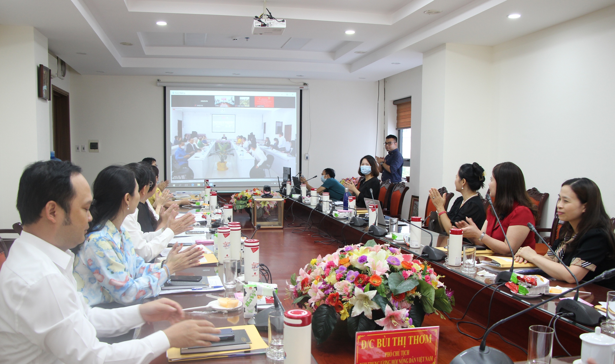 Hội Nông dân Việt Nam tổ chức Hội nghị trao đổi kinh nghiệm công tác Hội với T.Ư Mặt trận Lào xây dựng đất nước - Ảnh 4.