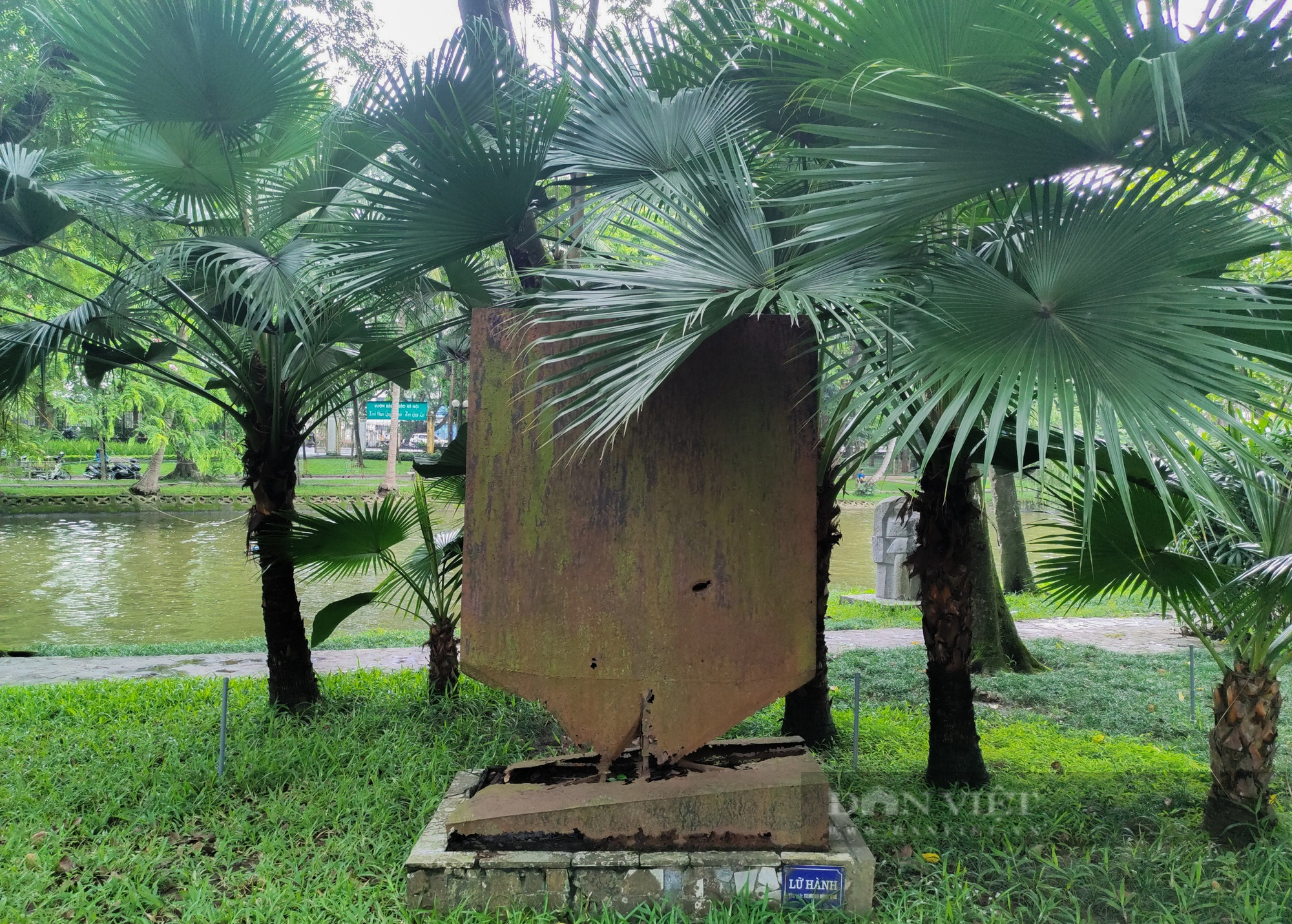 Hà Nội: Vườn tượng nghệ thuật hoang tàn trong Công viên Bách Thảo - Ảnh 11.