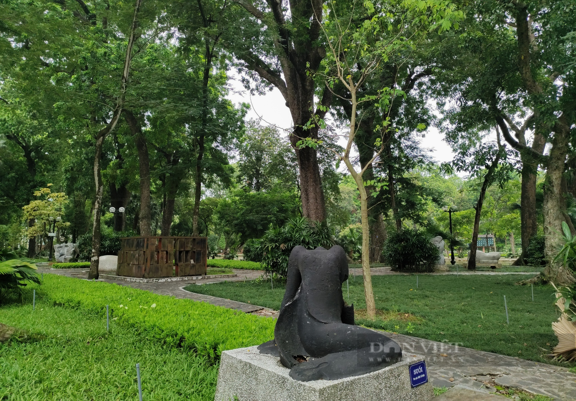 Hà Nội: Vườn tượng nghệ thuật hoang tàn trong Công viên Bách Thảo - Ảnh 13.