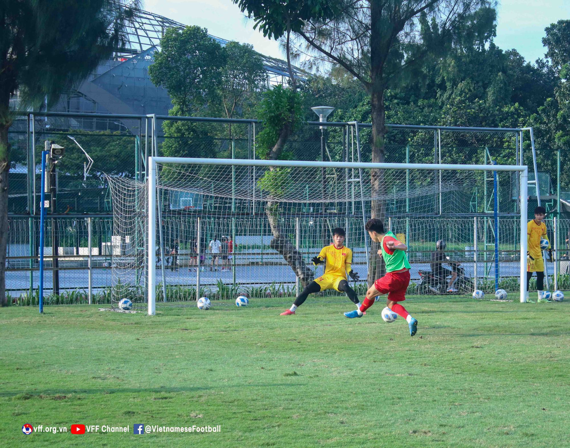 Trung vệ trụ cột U19 Việt Nam lỡ trận tranh HCĐ với U19 Thái Lan - Ảnh 3.