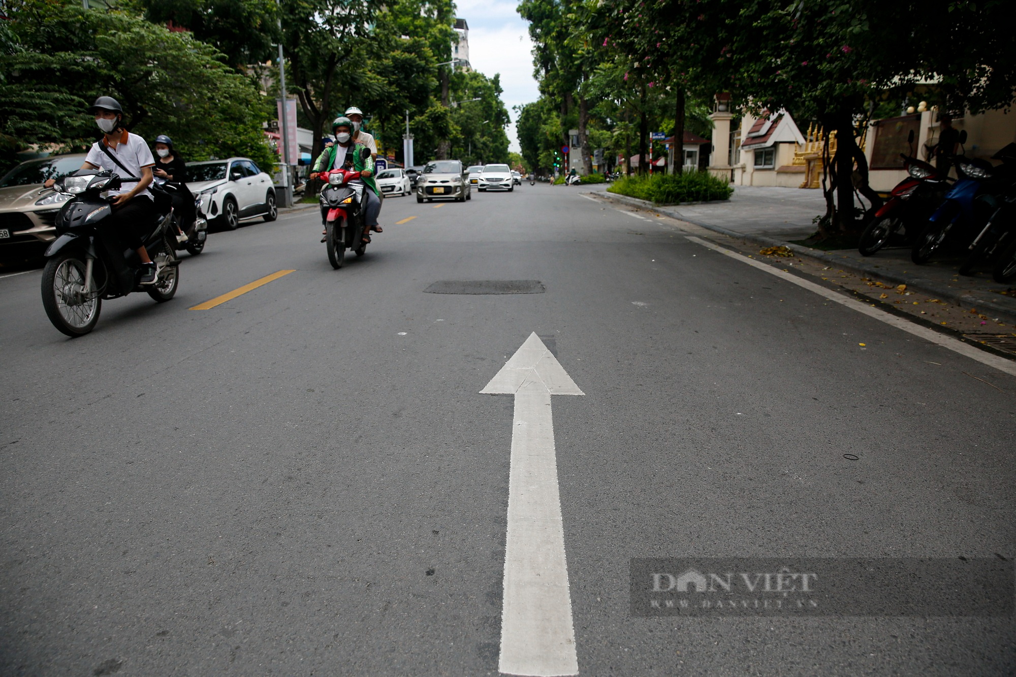 Nhiều người đi ngược chiều sau khi Hà Nội thí điểm cho xe lưu thông 2 chiều ở phố Quang Trung - Ảnh 3.