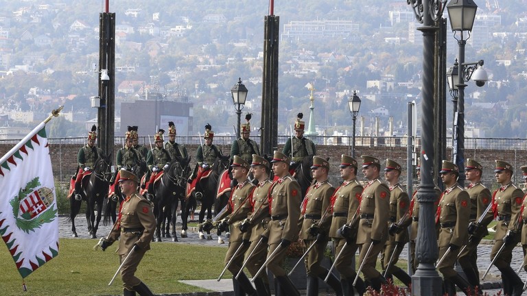 Hungary tuyên bố có 'kế hoạch quân sự' với Ukraine - Ảnh 1.