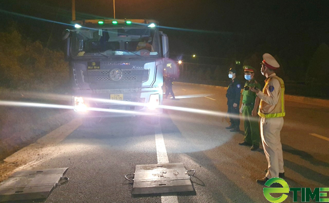 Quảng Ngãi: Đặt trạm cân khu vực dự án thép tỷ đô “trảm” xe quá tải phá đường, hành dân  - Ảnh 8.
