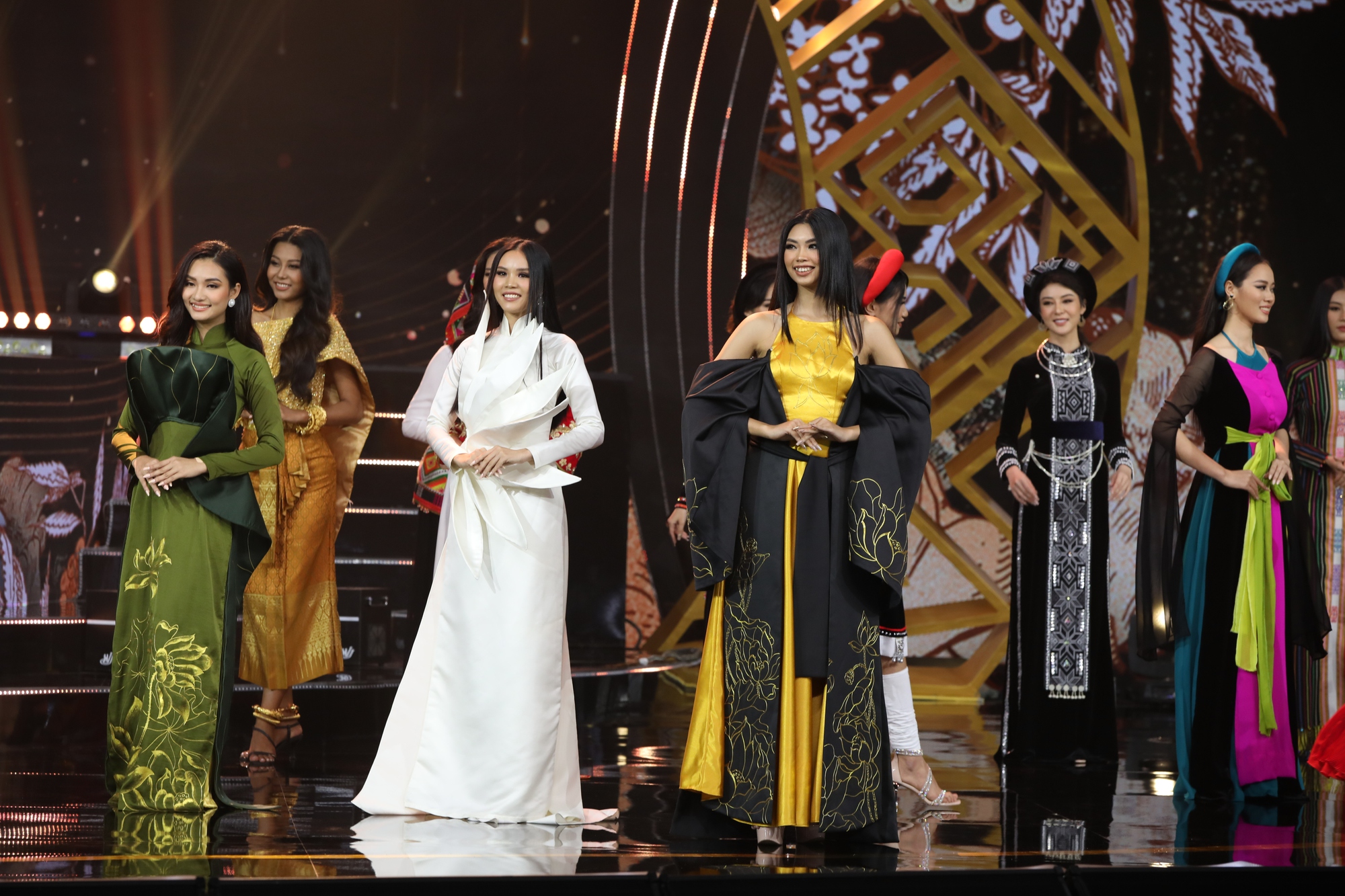 Chung kết Hoa hậu các dân tộc Việt Nam 2022: Nông Thúy Hằng đăng quang - Ảnh 2.