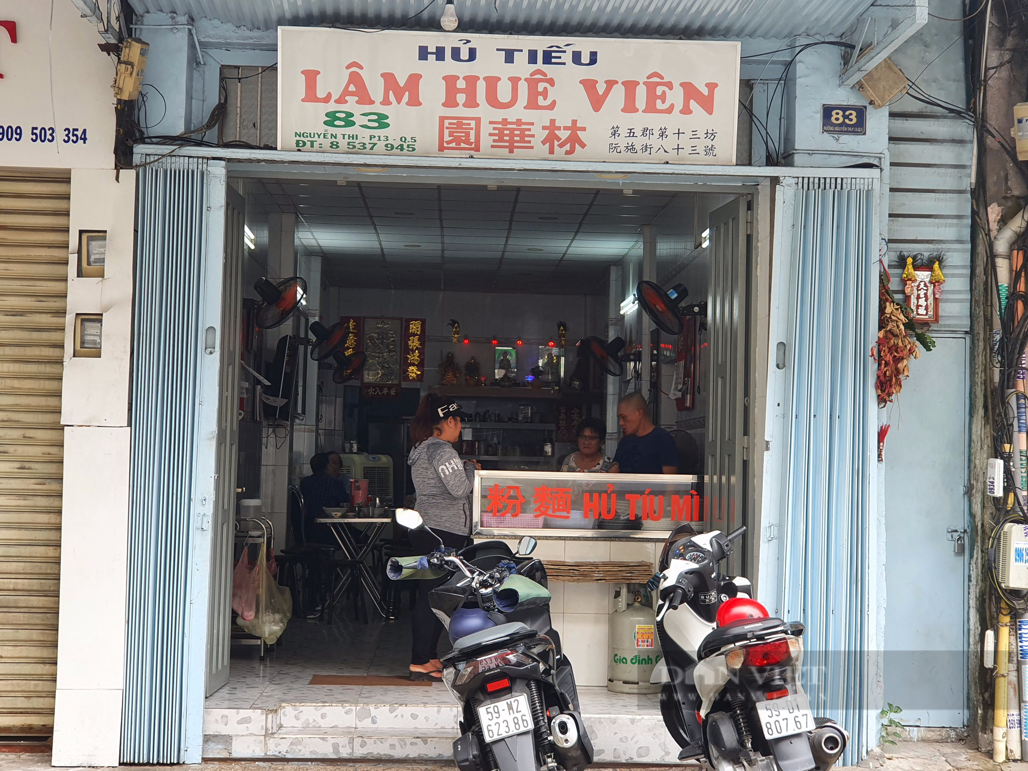 Sài Gòn quán: Tiệm nước Lâm Huê Viên bên hông Bưu điện Chợ Lớn, tô hủ tiếu mì tròn chẵn 100.000 đồng - Ảnh 1.