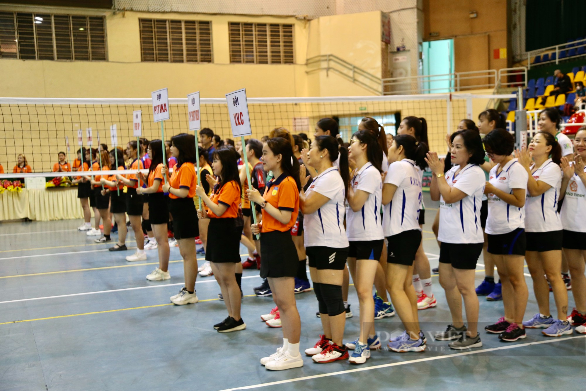 Tưng bừng khởi tranh Giải bóng chuyền các CLB nữ TP.HCM 2022 - Ảnh 2.