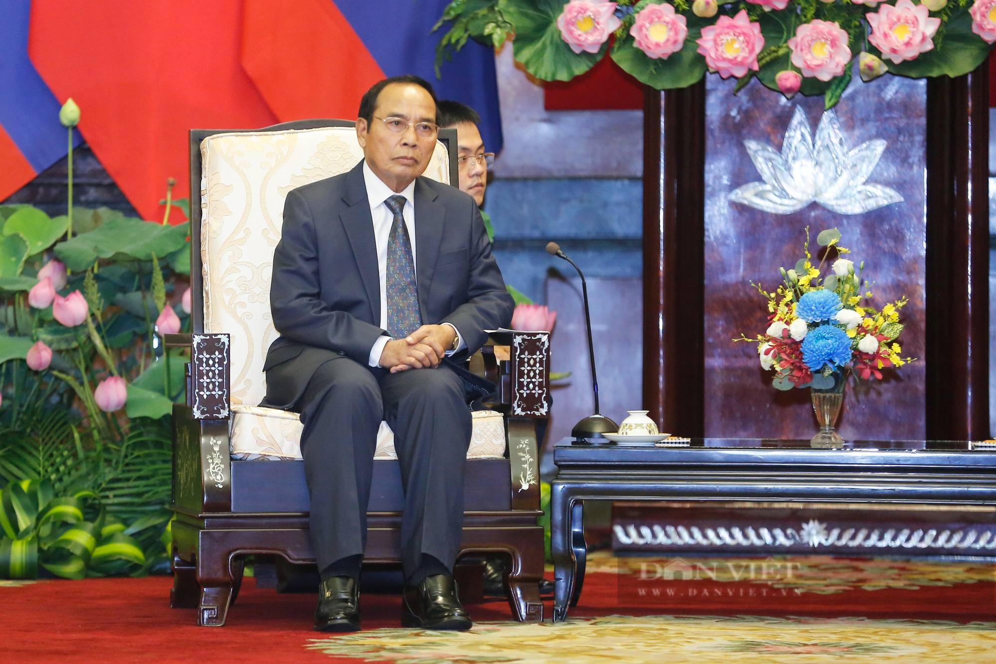 Chủ tịch nước Nguyễn Xuân Phúc đón tiếp và hội đàm với Phó Chủ tịch nước Lào Bounthong Chitmany - Ảnh 4.