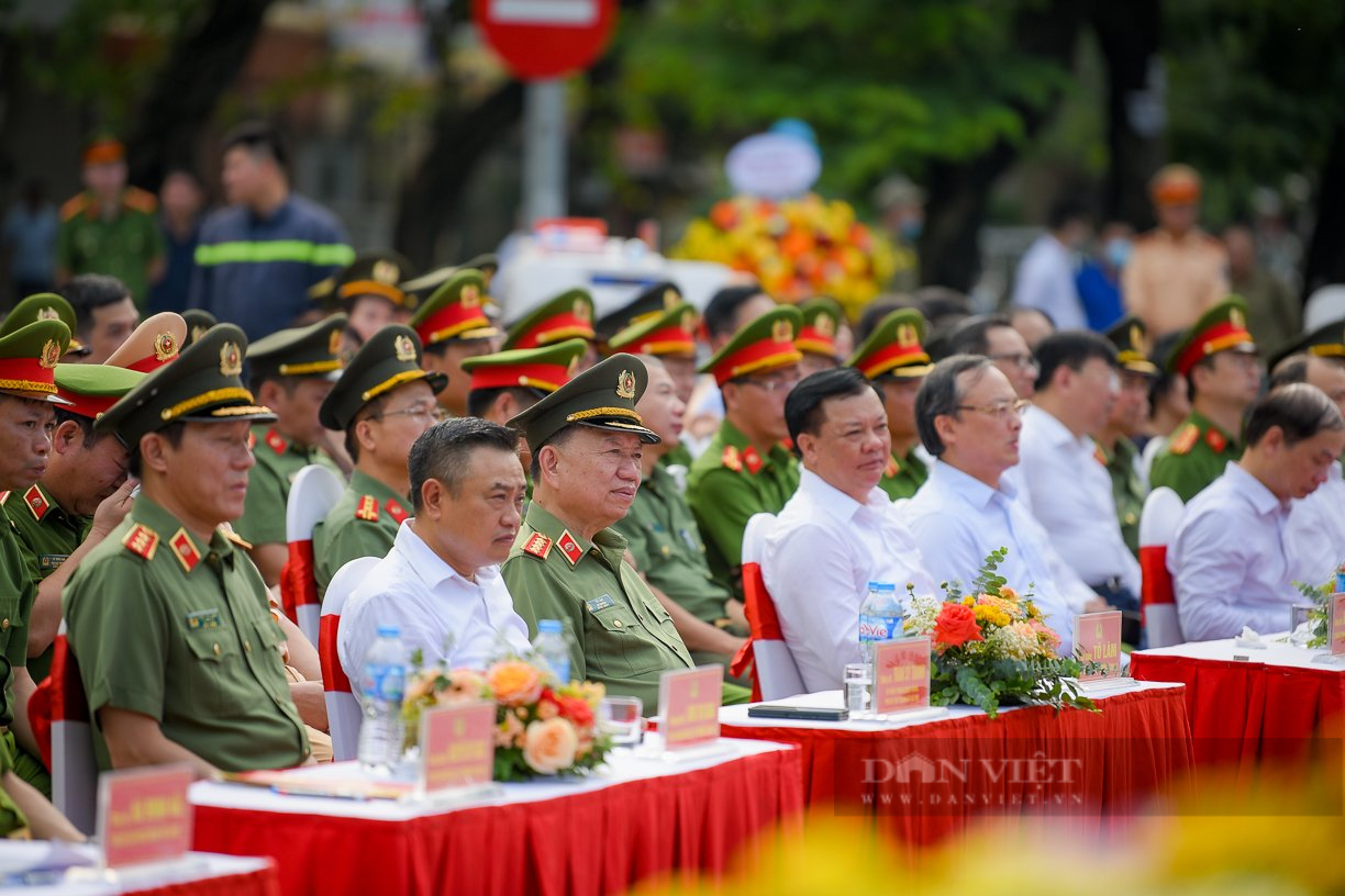 Hình ảnh khánh thành tượng đài “Công an nhân dân vì dân phục vụ” tại Hà Nội - Ảnh 3.