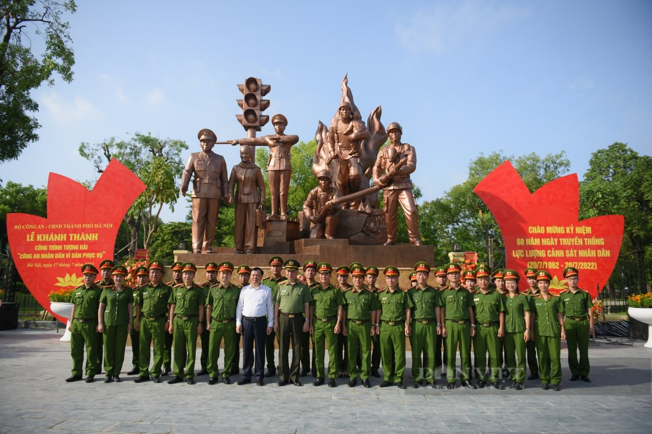 Hình ảnh khánh thành tượng đài “Công an nhân dân vì dân phục vụ” tại Hà Nội - Ảnh 9.