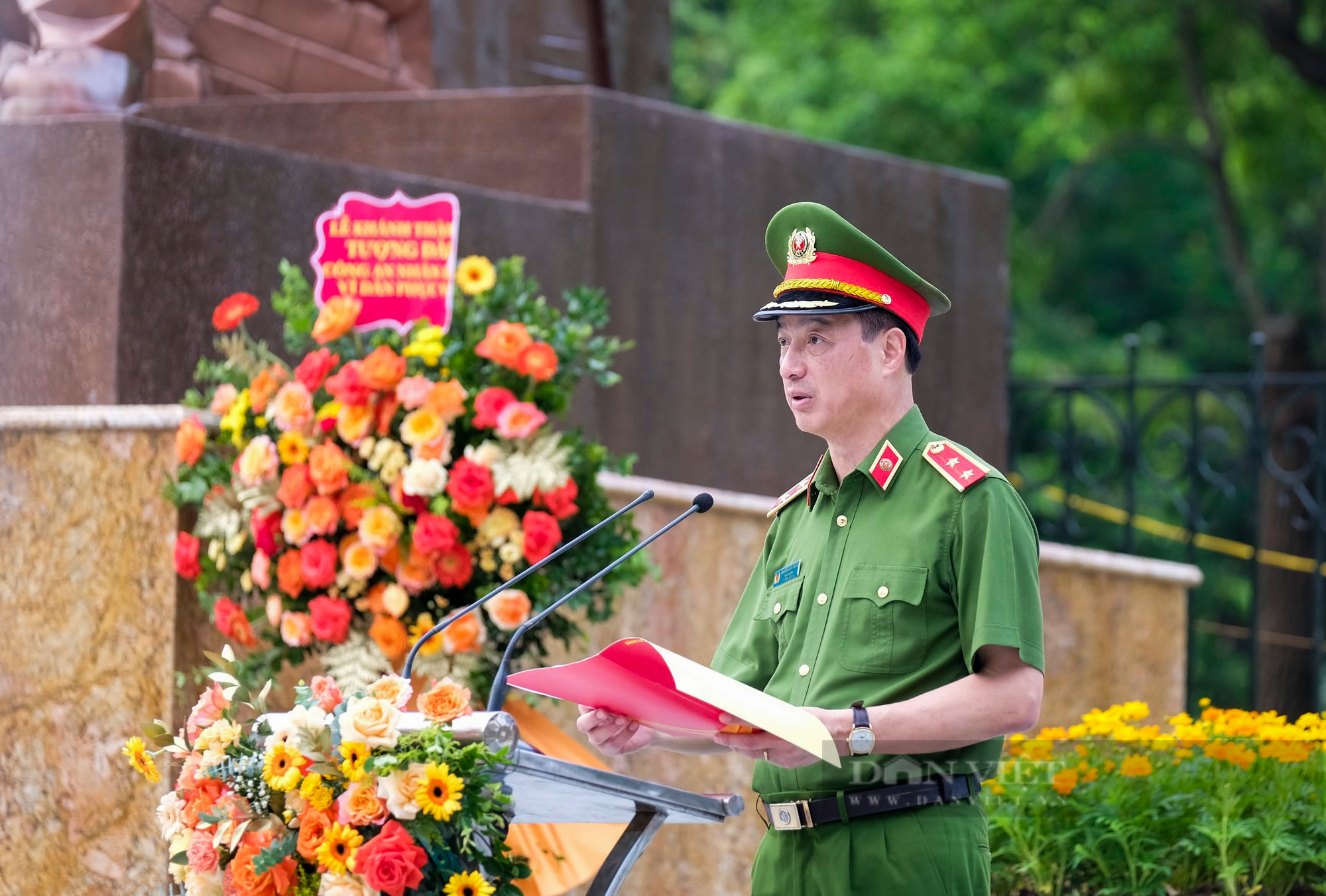 Khánh thành Tượng đài &quot;Công an nhân dân vì dân phục vụ&quot; tại Hà Nội - Ảnh 7.