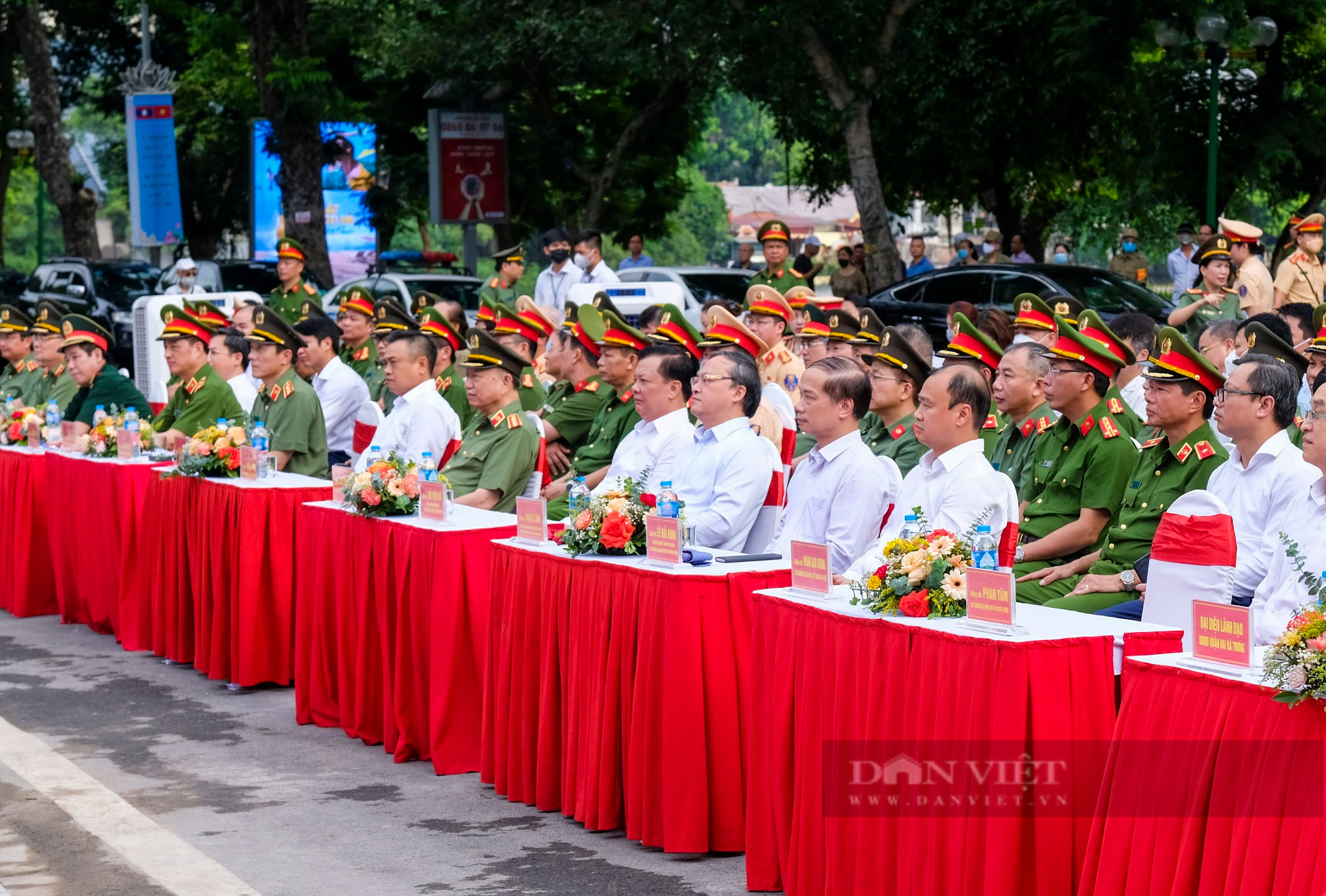 Khánh thành Tượng đài &quot;Công an nhân dân vì dân phục vụ&quot; tại Hà Nội - Ảnh 6.