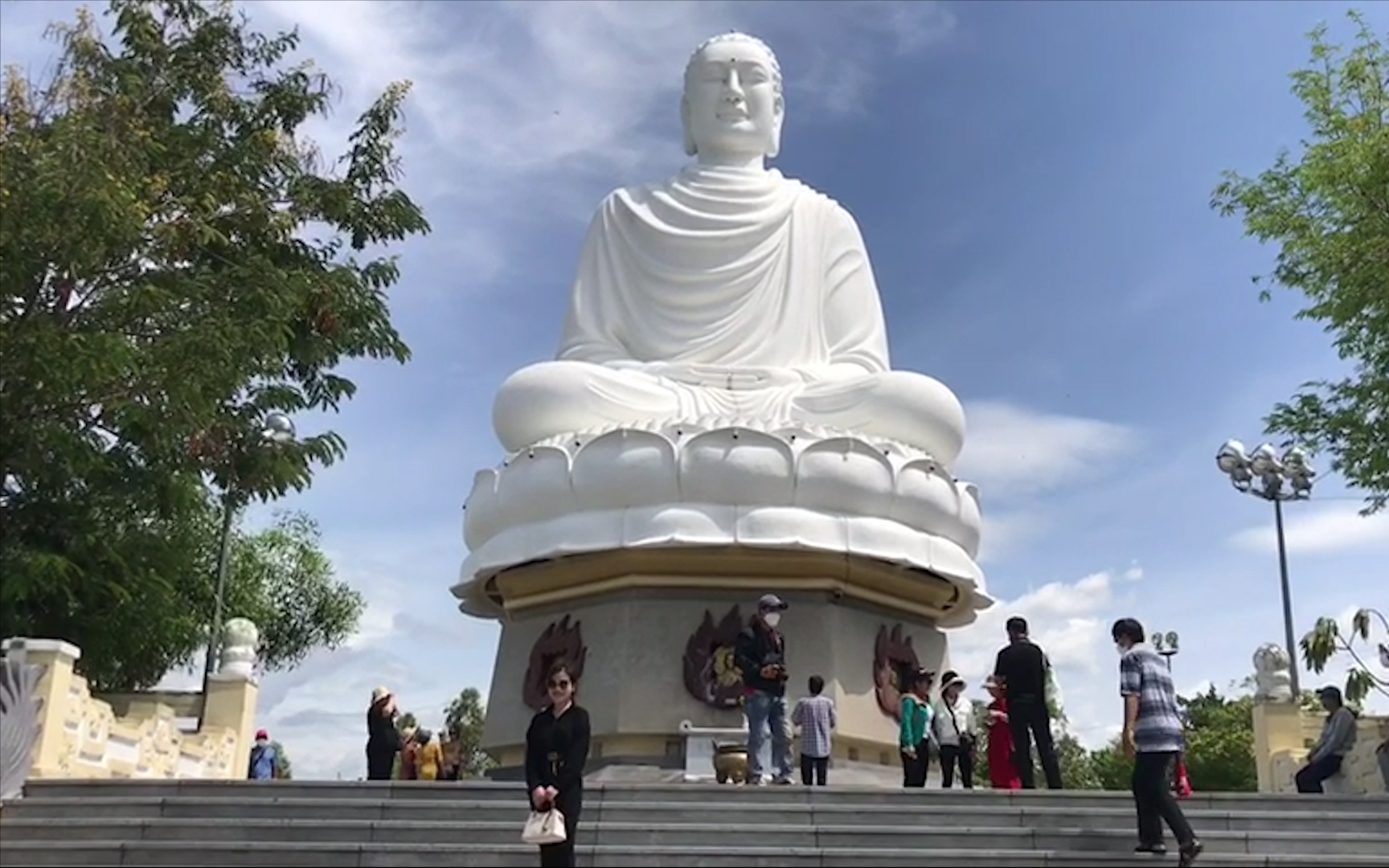 Độc đáo ngôi chùa có tượng phật ngoài trời lớn nhất Việt Nam