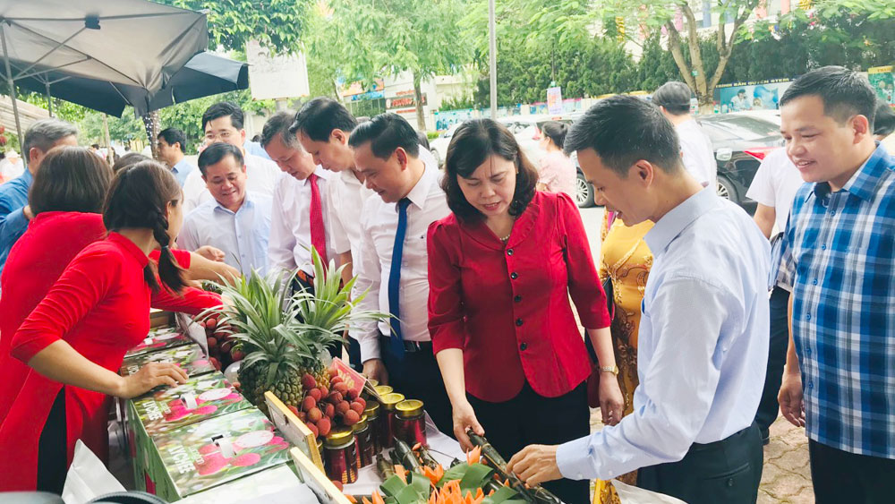Hội Nông dân Bắc Giang đưa 30 sản phẩm đặc sản tham gia “Chợ phiên sản phẩm nông nghiệp tiêu biểu, sản phẩm OCOP” - Ảnh 1.