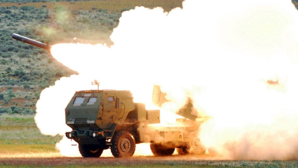 Tình báo Ukraine tuyên bố có thể dùng siêu pháo Mỹ HIMARS tấn công lực lượng Nga ở Crimea - Ảnh 2.