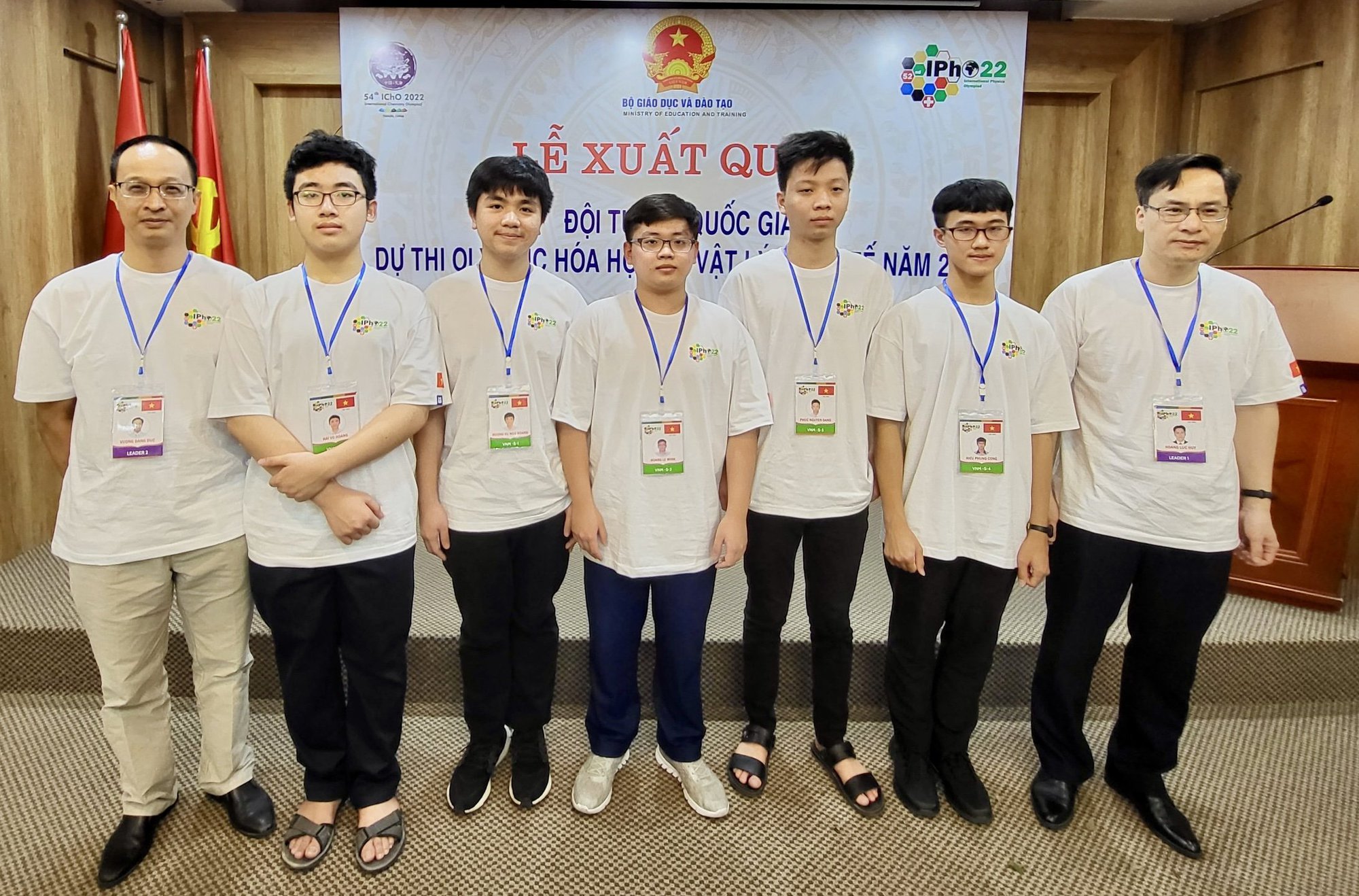 Lần đầu tiên Việt Nam có học sinh lớp 10 thi Olympic Vật lý Quốc tế và giành luôn Huy chương Vàng - Ảnh 1.