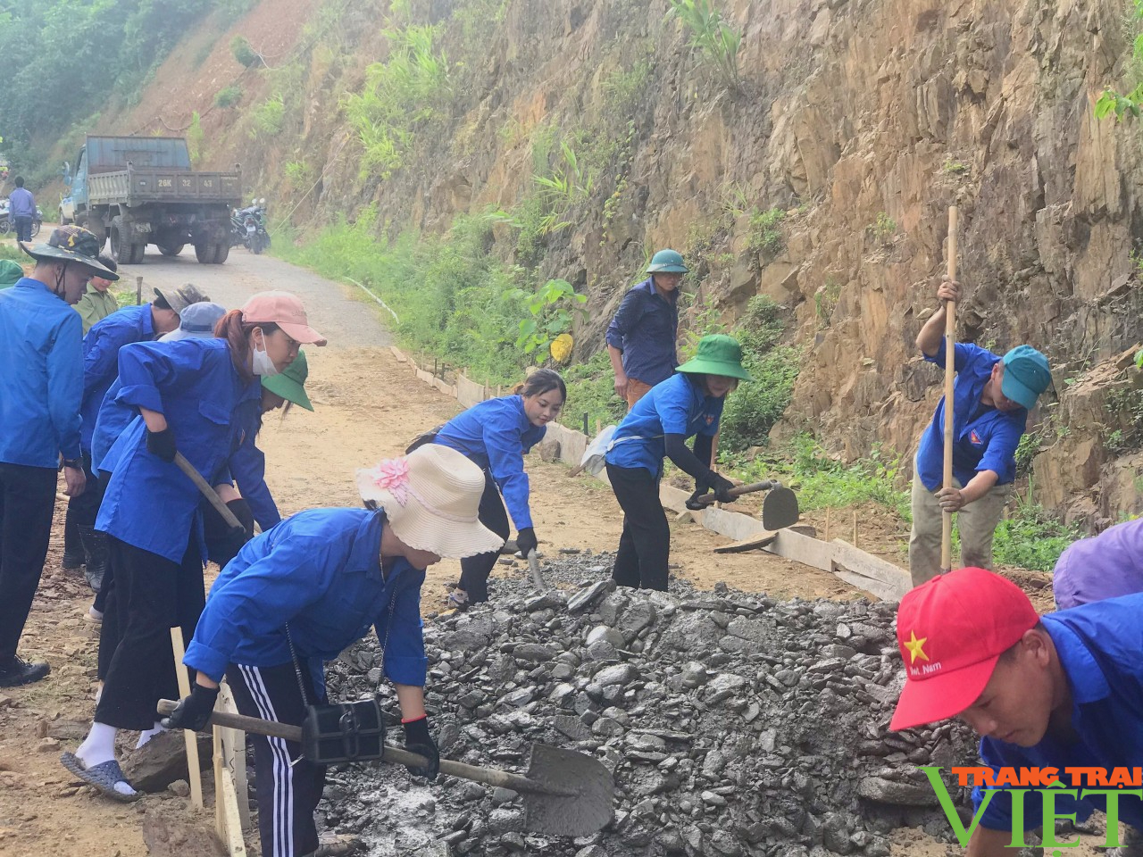 Sơn La: Hơn 100 đoàn viên, thanh niên ra quân tình nguyện xây dựng nông thôn mới ở Bắc Yên - Ảnh 3.