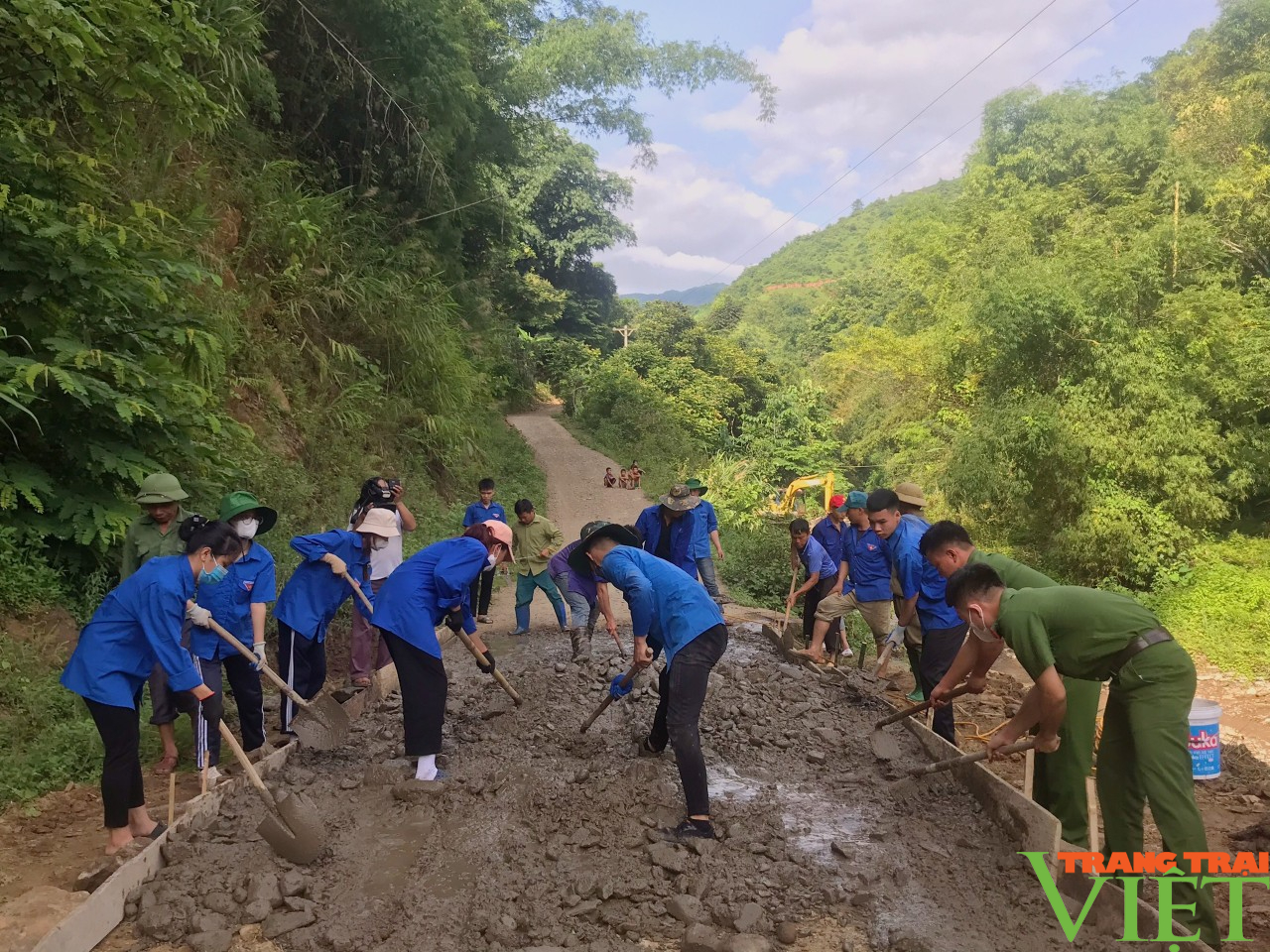 Sơn La: Hơn 100 đoàn viên, thanh niên ra quân tình nguyện xây dựng nông thôn mới ở Bắc Yên - Ảnh 2.