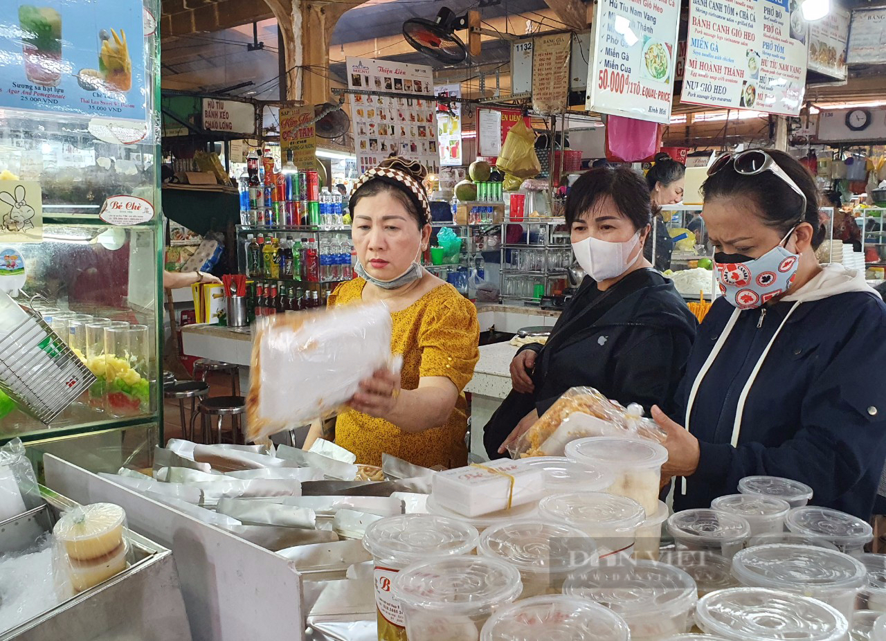 Mới đầu tuần, chợ nhà giàu Sài Gòn đã đông nghẹt khách - Ảnh 1.