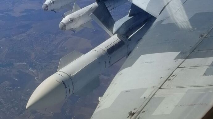 Máy bay Ukraine tấn công trúng nơi Nga tập trung quân ở Kherson - Ảnh 1.