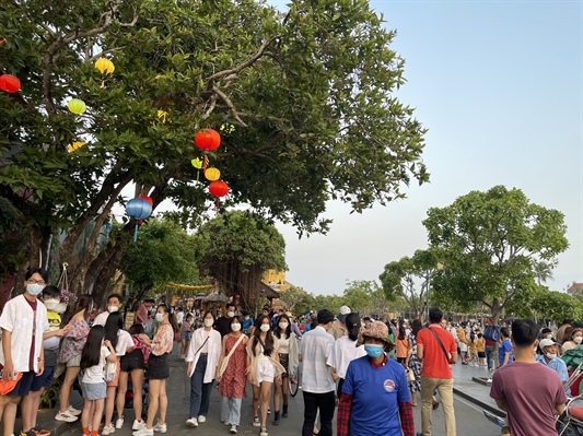Du lịch Quảng Nam đón 2,3 triệu lượt khách, doanh thu đạt 1.710 tỷ đồng - Ảnh 1.