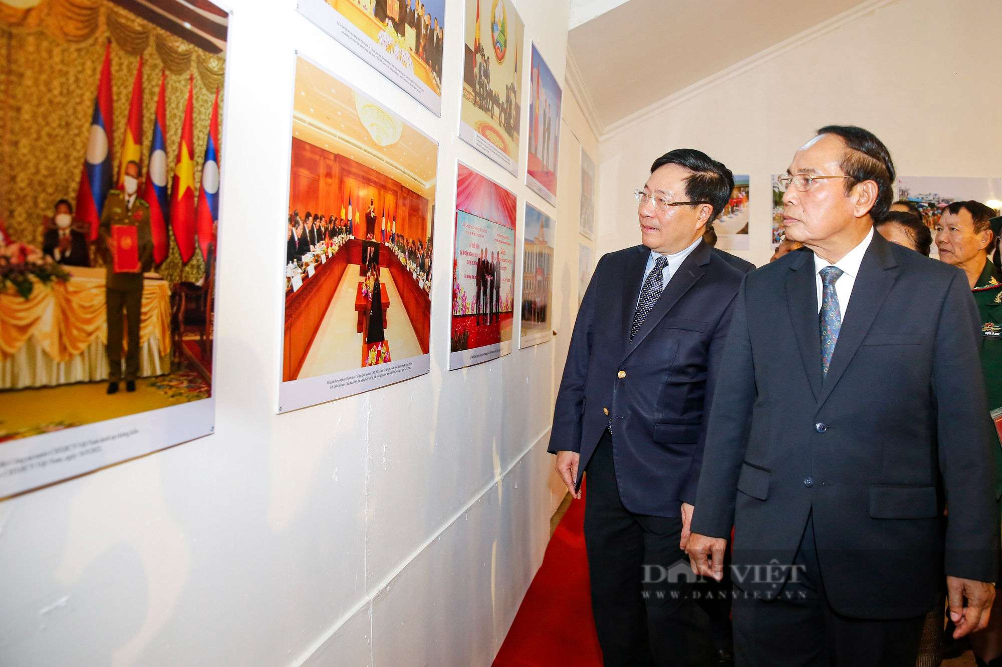 Phó Chủ tịch nước Lào dự Khai mạc triển lãm ảnh 'Tình hữu nghị Lào - Việt Nam đời đời bền vững' - Ảnh 10.