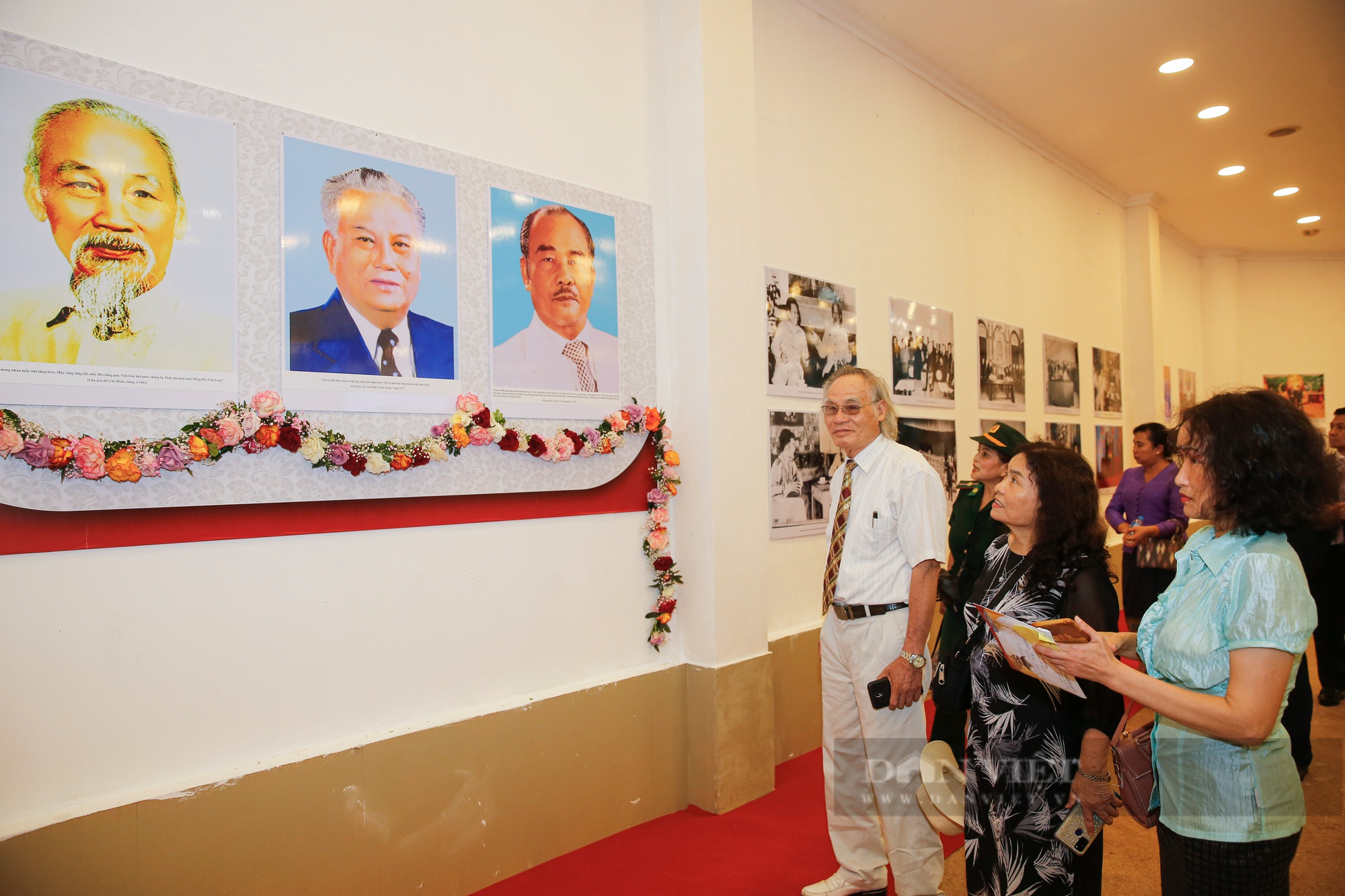 Phó Chủ tịch nước Lào dự Khai mạc triển lãm ảnh 'Tình hữu nghị Lào - Việt Nam đời đời bền vững' - Ảnh 16.