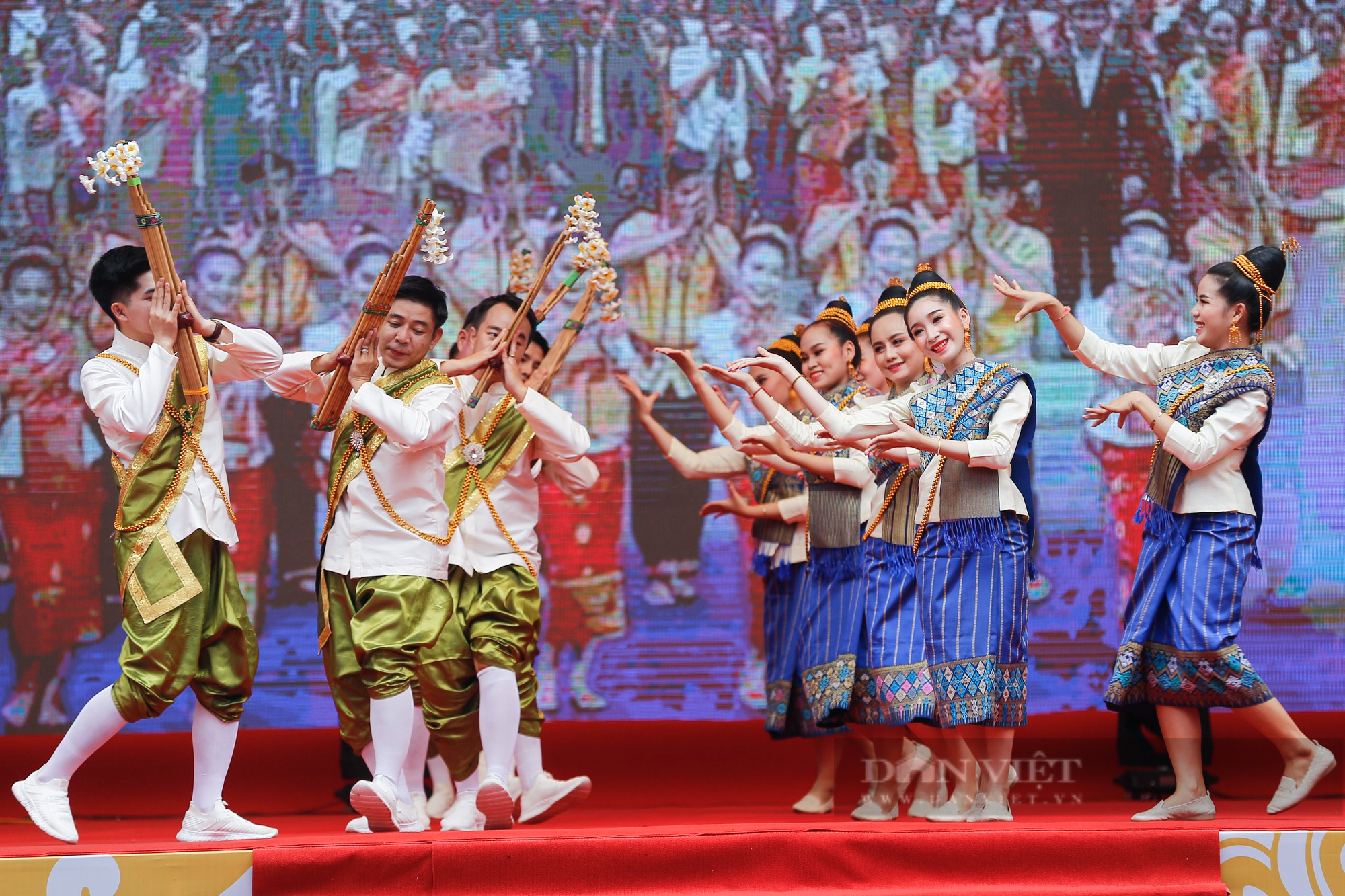 Phó Chủ tịch nước Lào dự Khai mạc triển lãm ảnh 'Tình hữu nghị Lào - Việt Nam đời đời bền vững' - Ảnh 5.