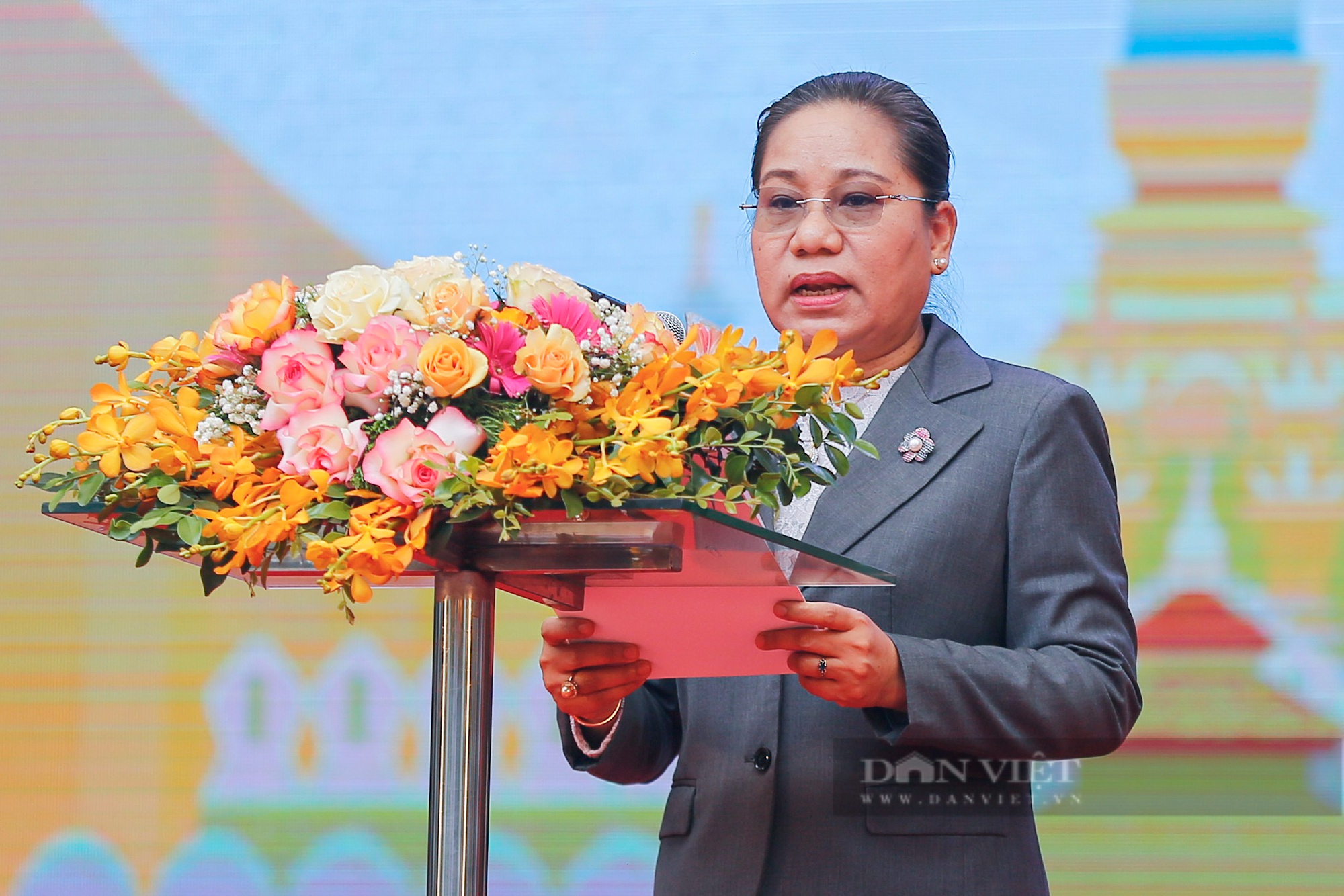 Phó Chủ tịch nước Lào dự Khai mạc triển lãm ảnh 'Tình hữu nghị Lào - Việt Nam đời đời bền vững' - Ảnh 6.
