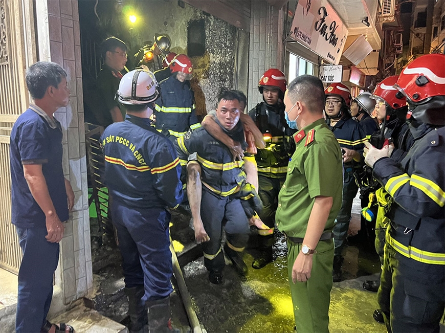 Bộ trưởng Bộ Công an gửi thư khen các đơn vị, cá nhân cứu 4 người trong vụ cháy ở Hà Nội - Ảnh 1.