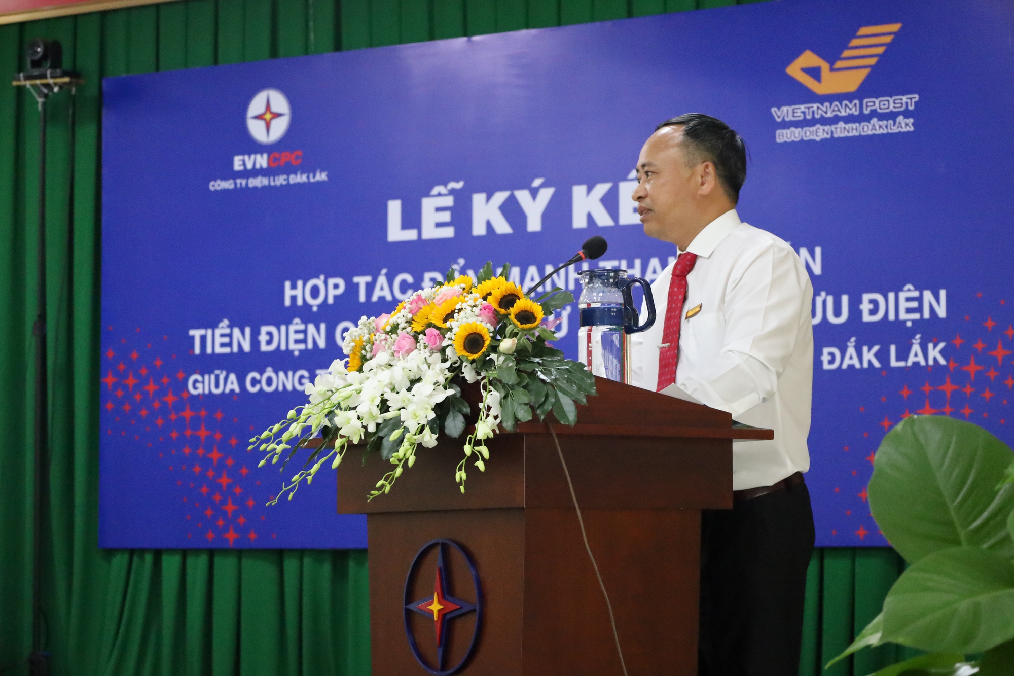 PC Đắk Lắk và Bưu điện tỉnh Đắk Lắk ký kết hợp tác đẩy mạnh thanh toán tiền điện qua Ví điện tử A-Pay - Ảnh 2.