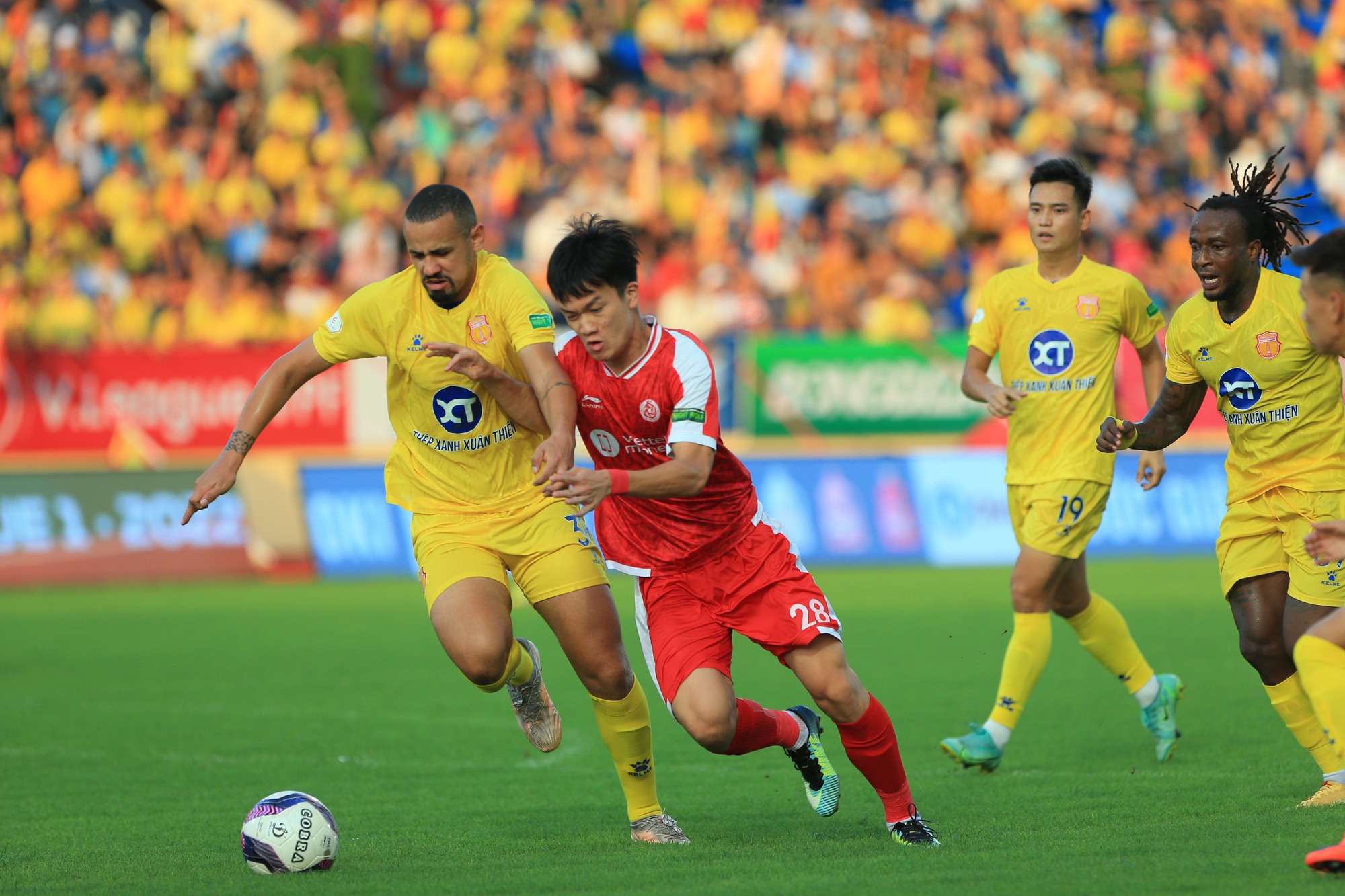 Kết quả vòng 8 V.League 2022: Thanh Bình phản lưới &quot;giúp&quot; CLB Nam Định đá bại Viettel - Ảnh 3.