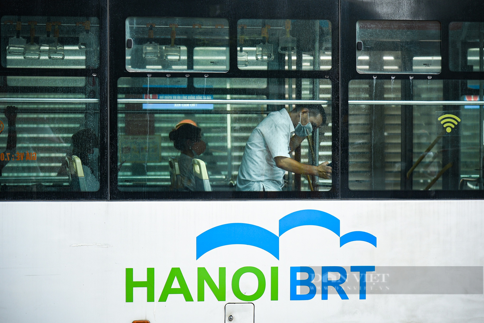 Hiện trạng sau 6 năm hoạt động của xe buýt BRT: Vắng khách và bị lấn làn riêng - Ảnh 2.