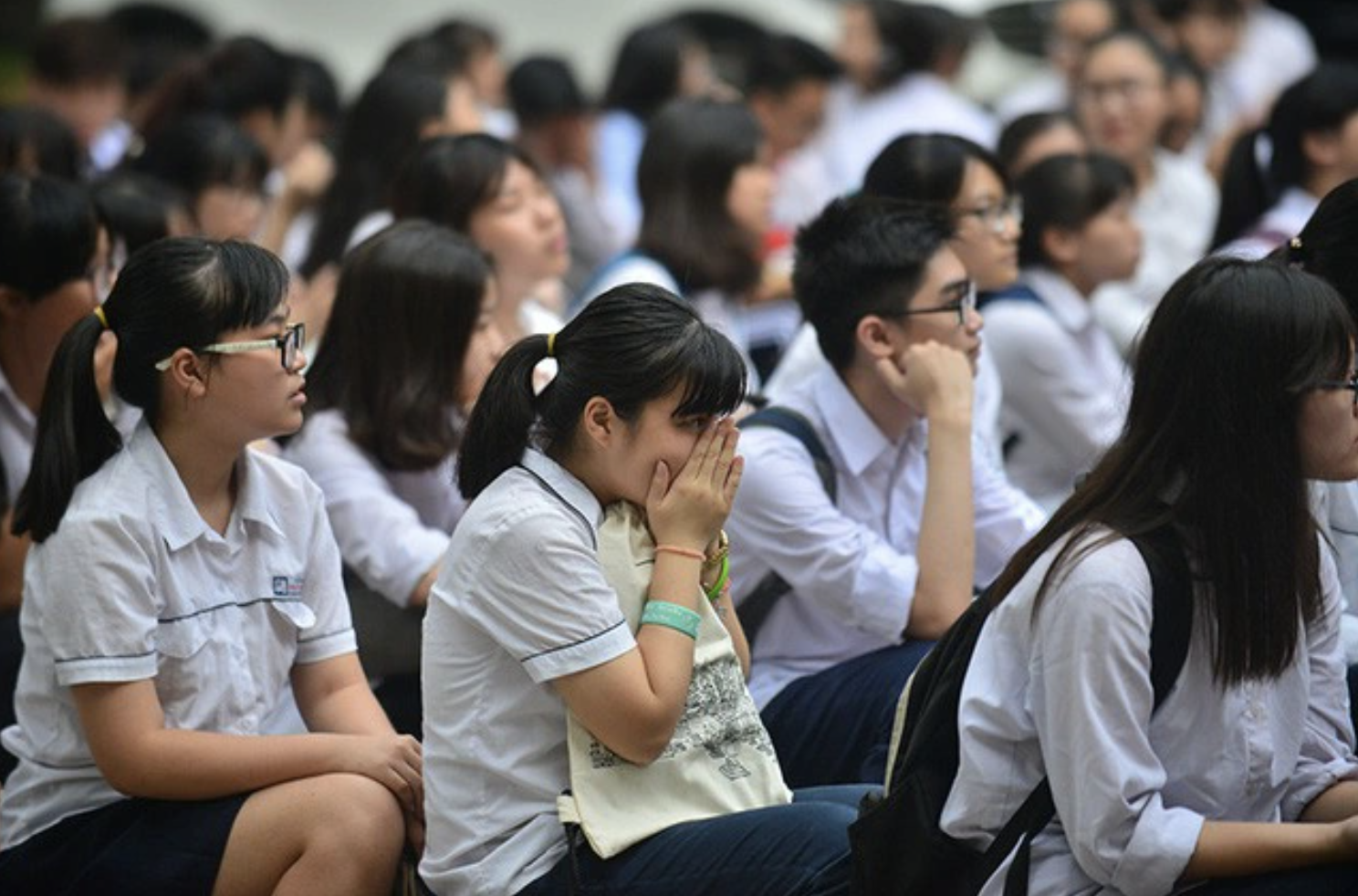 Căng thẳng do ôn thi, học sinh nên ăn và tránh ăn thực phẩm nào? - Ảnh 1.