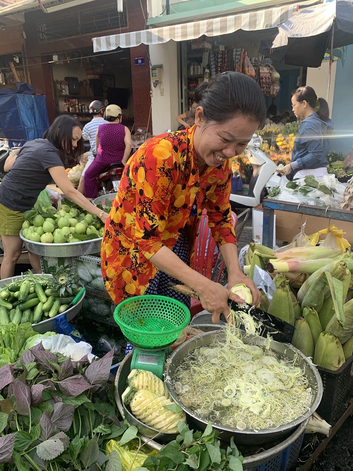 Cháo ốc siêu ngon trong khu chợ Quảng Nam giữa lòng Sài Gòn! - Ảnh 2.