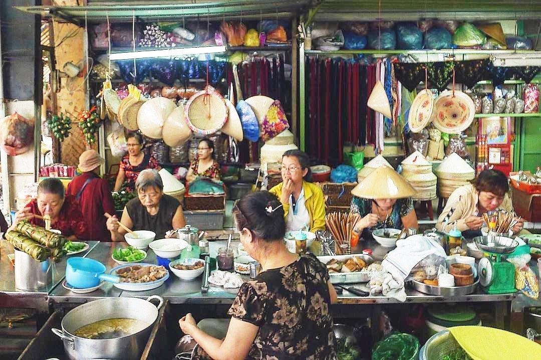 Cháo ốc siêu ngon trong khu chợ Quảng Nam giữa lòng Sài Gòn! - Ảnh 1.