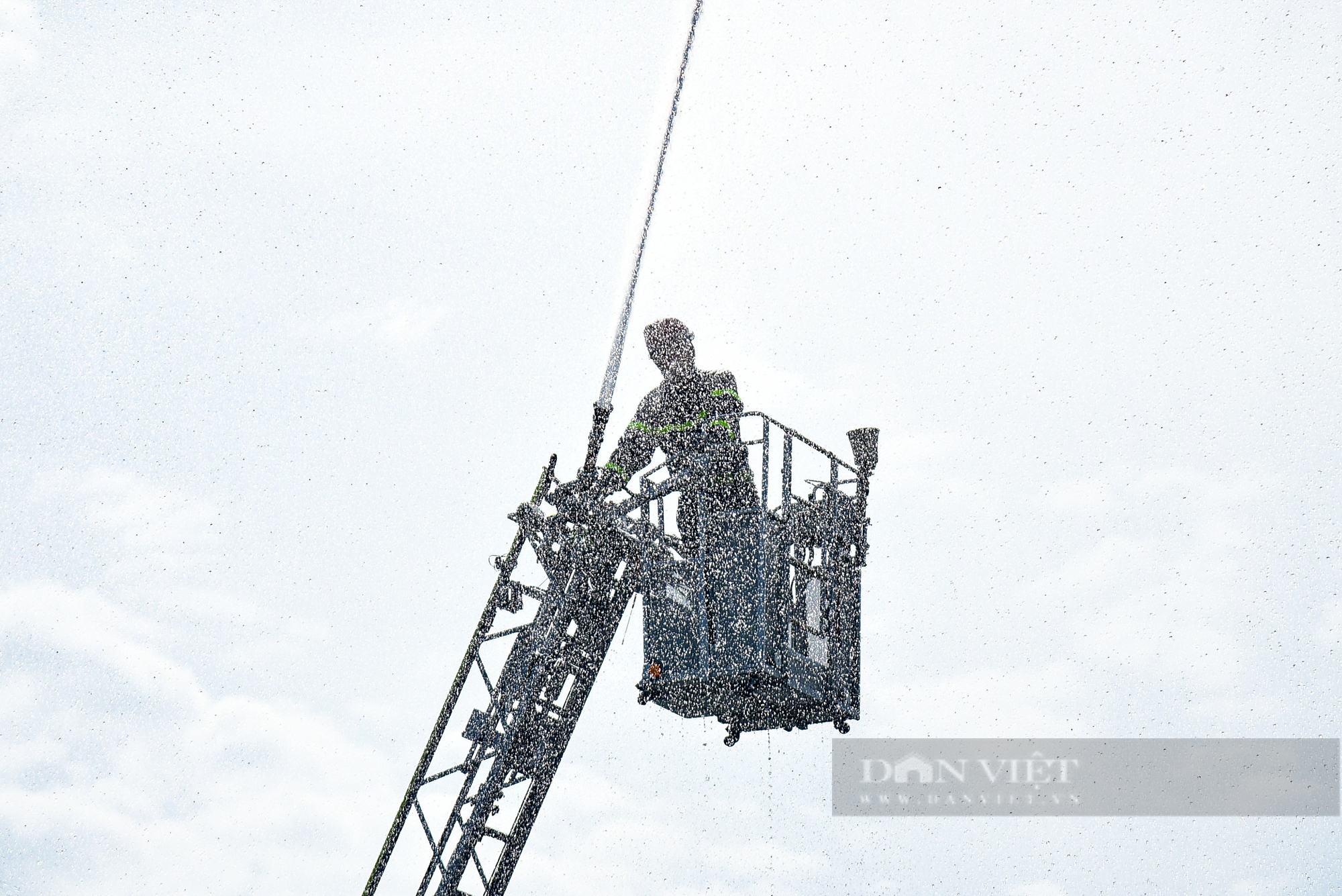 Diễn tập sự cố cháy nổ và cứu hộ cứu nạn trên tuyến đường sắt Cát Linh - Hà Đông - Ảnh 12.