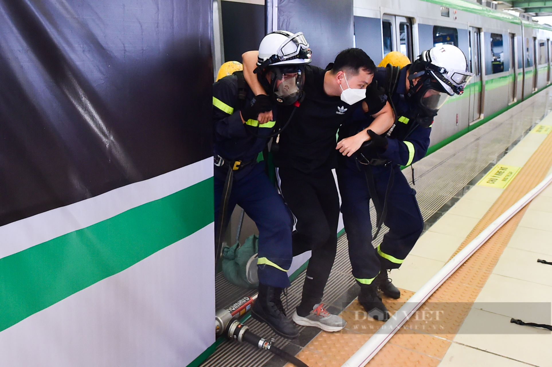Diễn tập sự cố cháy nổ và cứu hộ cứu nạn trên tuyến đường sắt Cát Linh - Hà Đông - Ảnh 13.